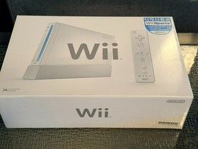 Nintendo Wii Console RVL-001 With Wii Sports Resort Bundle Games And Controllers