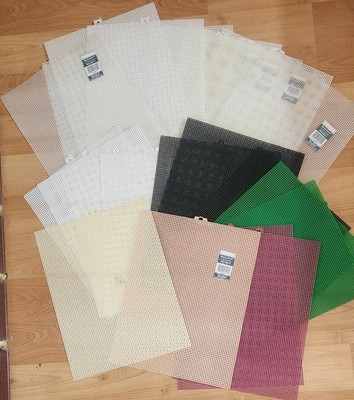Quick Count, Dalice Plastic 7 Mesh Canvas Lot of 26 Varied Colors VTG 13.5x10.5