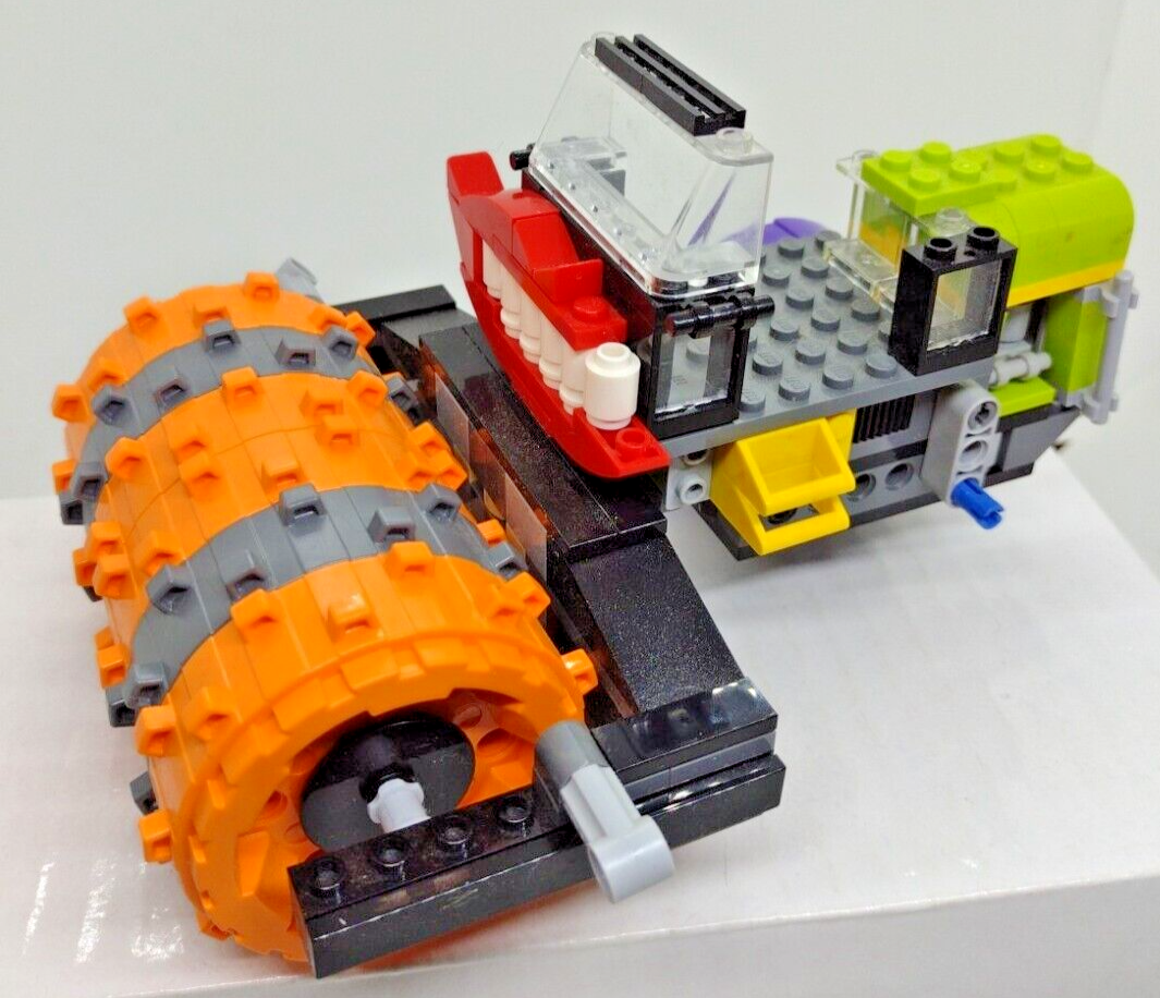 LEGO DC Comics Super Heroes Batman: The Joker Steam Roller (76013