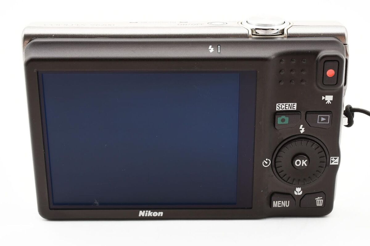 Nikon Coolpix S6200 digital camera W/Battery, Charger Silver Nikon Coolpix S6200 digital camera W/Battery, Charger Silver