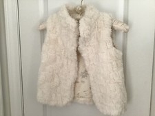 carters furry girls vest size 6. white. excellent
