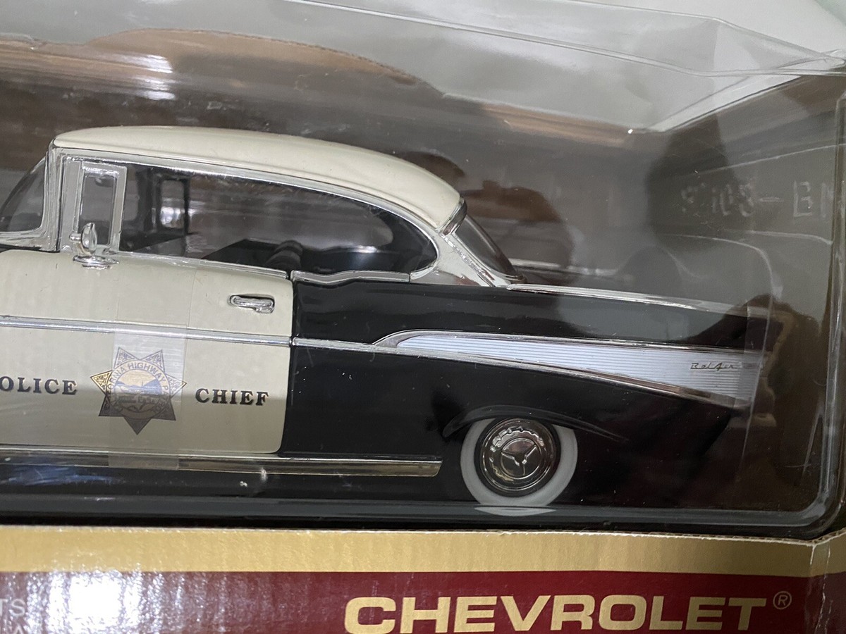 1/18 シボレーベルエア POLICE CHIEF 1957 ミニカー Amazon.co