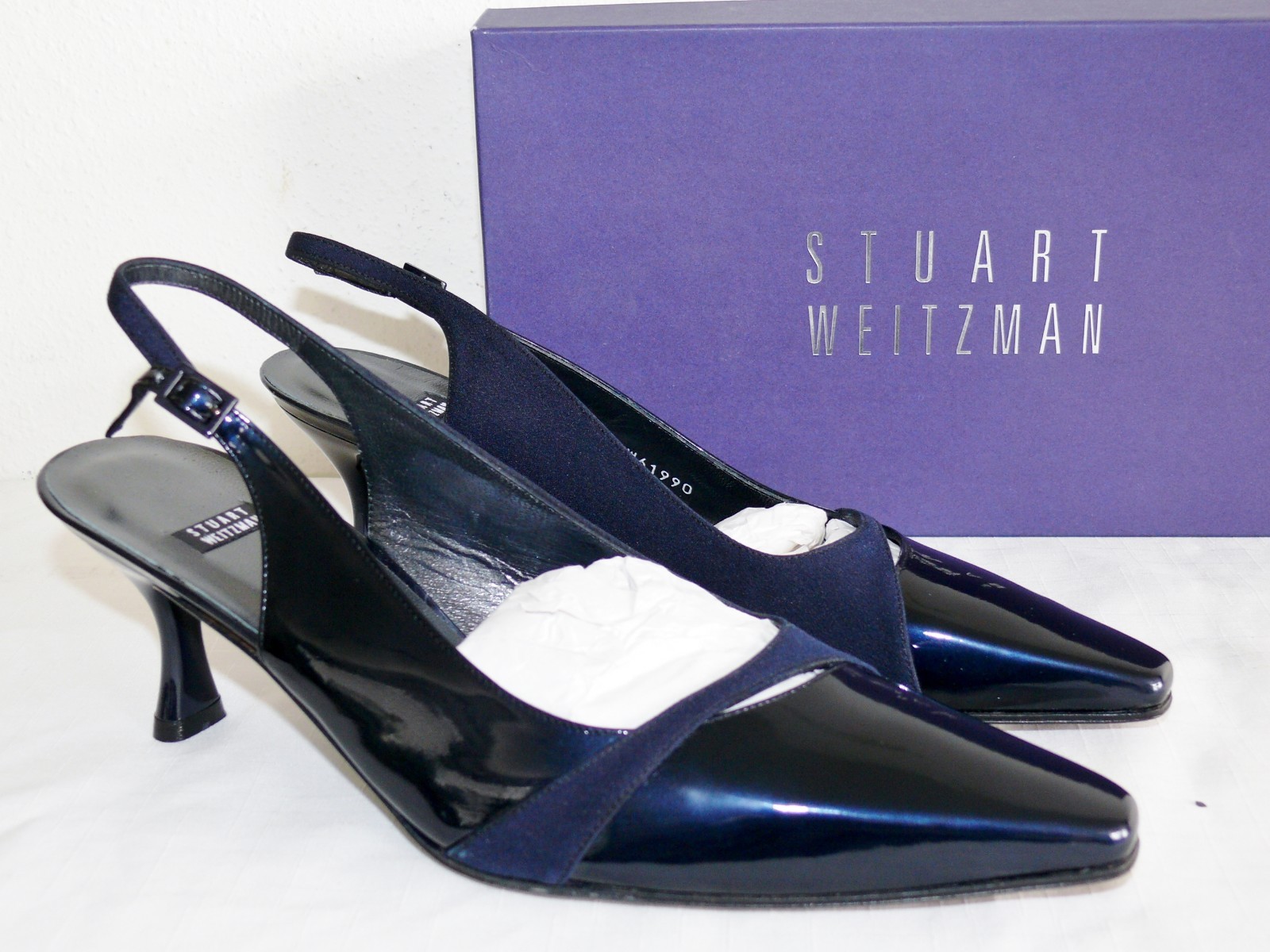 stuart weitzman navy pumps
