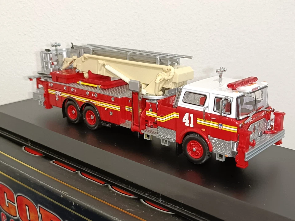 CODE 3 FDNY MACK CF ARERIALSCOPE LADDER L 41 - 1/64 vigili fuoco pompieri - Immagine 4 di 4