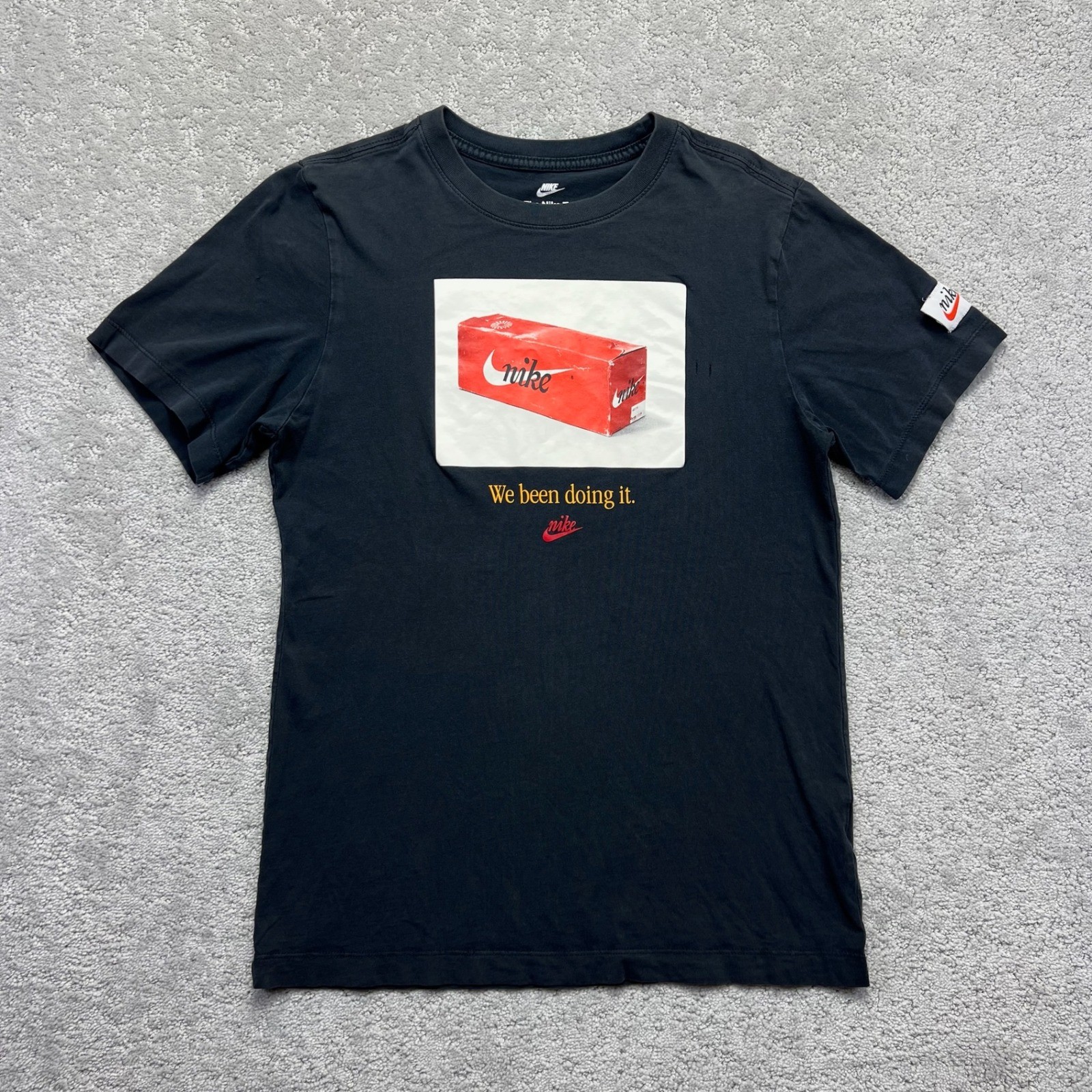 Nike T-Shirt Mens Small Black We Been Doing It Shoebox Graphic Print Casual