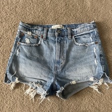 Women s Abercrombie And Fitch High Rise Mom Short Size 2/26 Cut Off Med Wash