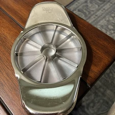 Pampered Chef Apple Wedger Slicer 2427 Stainless Steel With Cover Exc