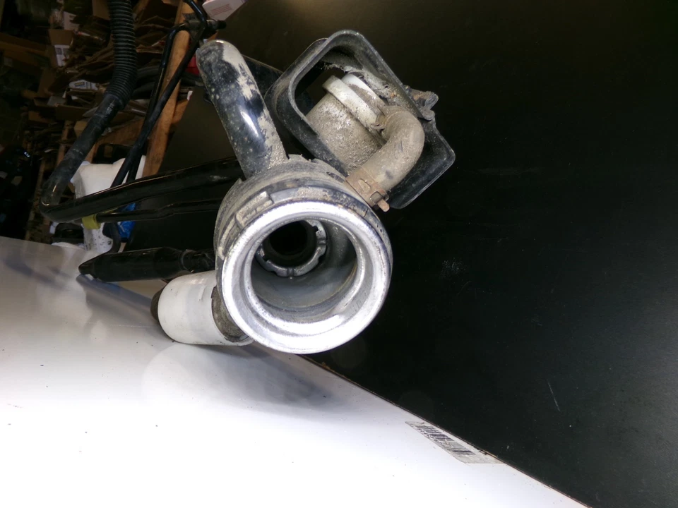 Conjunto de manguera de tubo de cuello de llenado de combustible de gasolina 04-09 Toyota Prius Foto 3 de 4