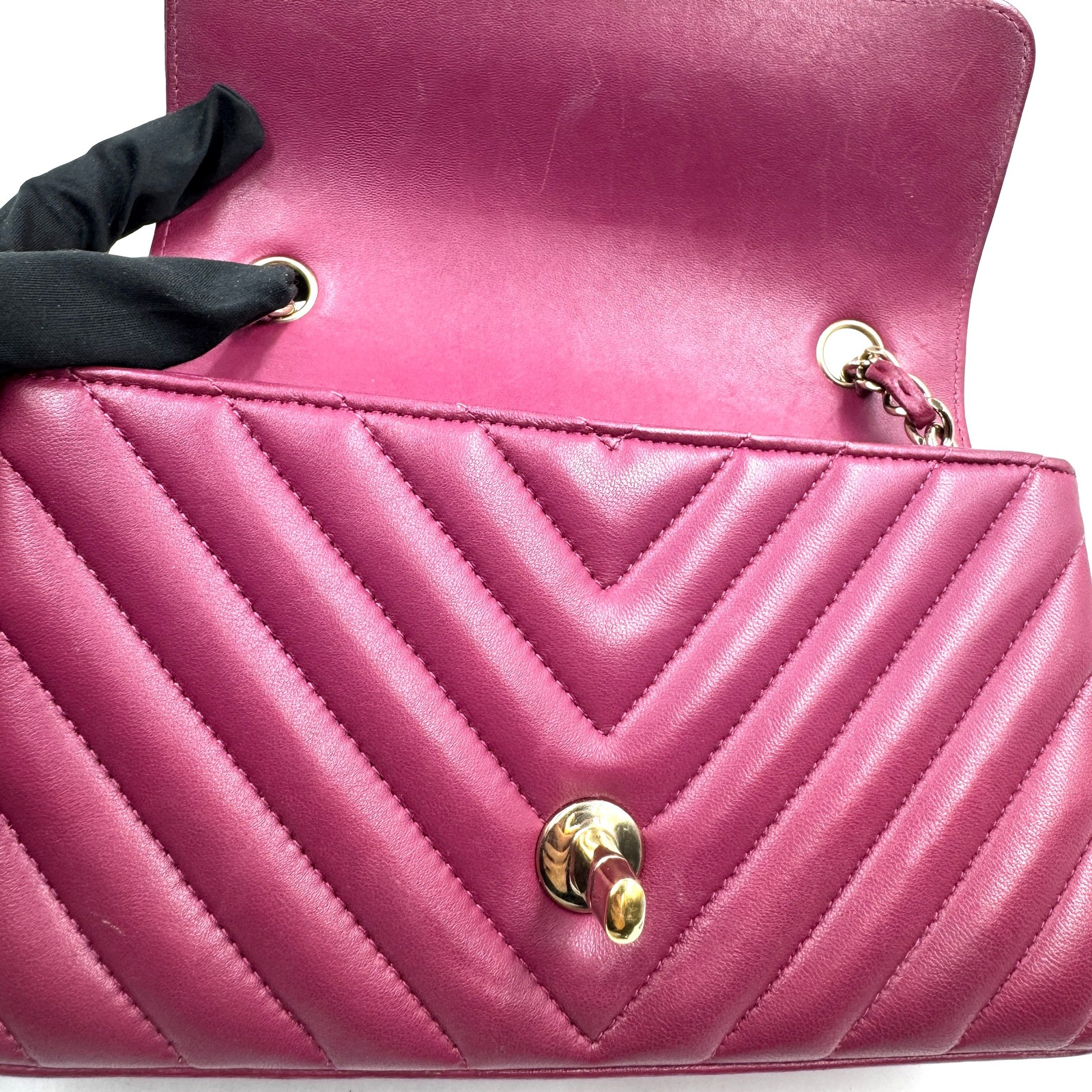 Pre-Owned Chanel Rectangular Flap Shoulder Bag in… - image 21