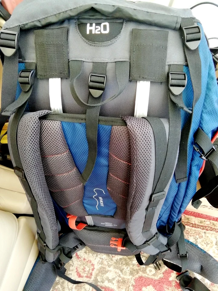 Mochila Aqua Alpina Negra Senderismo Camping Festival Seca Impermeable 60L + 10L Foto 2 de 4