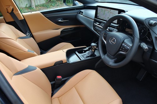 2024 LEXUS ES 300H CVT SALOON / NEARLY NEW CAR / EURO 6 AP / LEATHER / SUNROOF - Picture 16 of 24