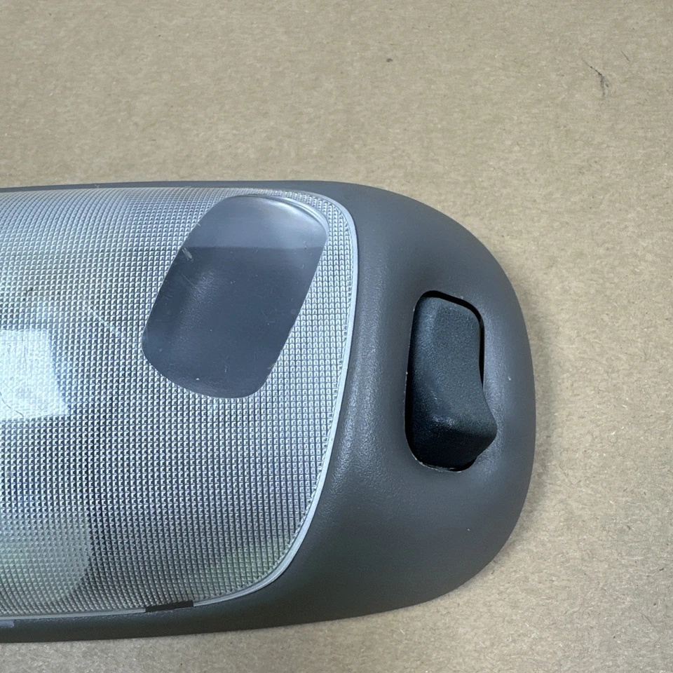 Купольный фонарь 97–04 Ford F250 Super Duty F-150 F-250 F-350 Excursion серый от оригинального производителя - Изображение 3 из 4