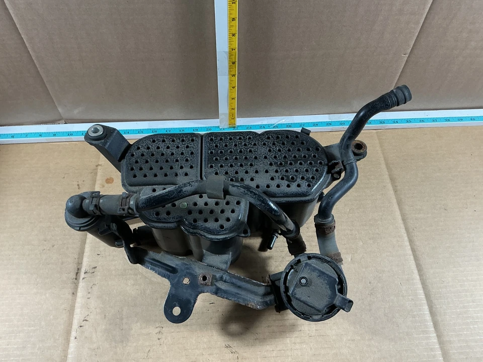 Audi A6 A7 Quattro 2012-2015 evaporador de vapor de combustible bote de carbón con manguera OEM Foto 2 de 4