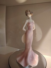 Coleport Silhouettes Figurine of Sally, 10 inch/25 cm high, in Good Condition.