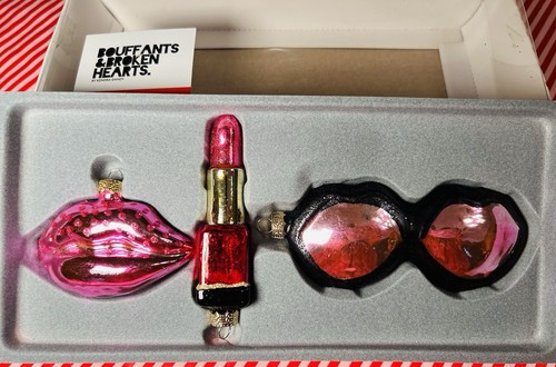 SET OF 3 CHRISTMAS GLASS ORNAMENTS LIPSTICK SUNGLASSES PINK LIPS - Picture 3 of 12