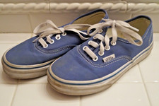 VANS YOUTH SIZE 2 BLUE LACE UP SHOES