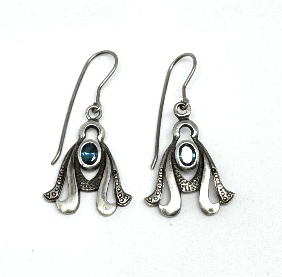 Hermosos pendientes de plata vintage de piedra de topacio azul. Foto 2 de 4