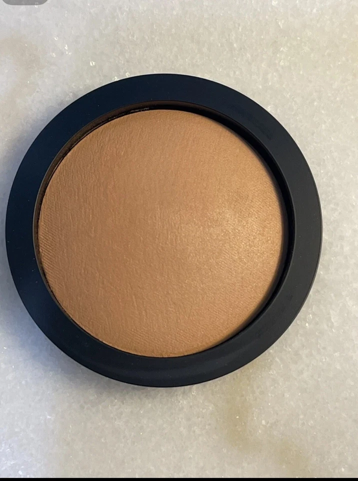 Laura Mercier Matte Radiance Baked Powder Bronze 03 Refill - Image 2 of 3