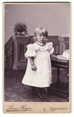 Fotografie Louis Hoyer, Hannover, Vahrenwalder-Strasse 104, Portrait kleines Mä 