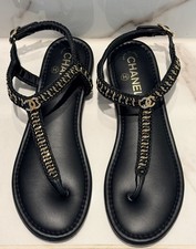 CHANEL Zehentrenner Sandalen Schwarz Gold CC ...