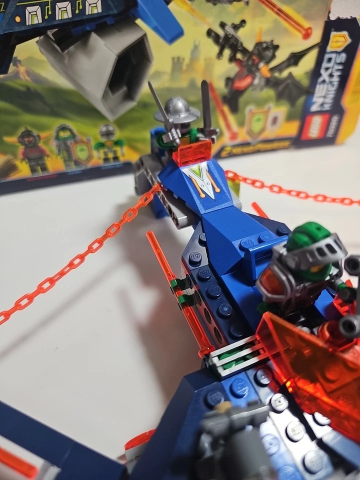 LEGO NEXO KNIGHTS - AARON FOX’S AERO-STRIKER V2 (70320) USED 100% COMPLETE - Image 3 of 4