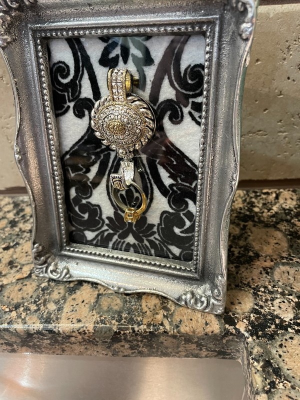 NEW framed ring holder jewelry storage while washing hand display 4"