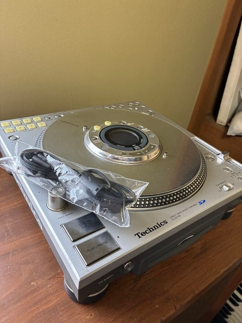 Technics SL-DZ1200 Digital Turntable Player Direct Drive Silver