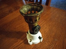 BENJAMIN 1904 SINGLE PLUG IN ALSO LIGHT BULB PORT & PORCELAIN BRYANT POWER BASE