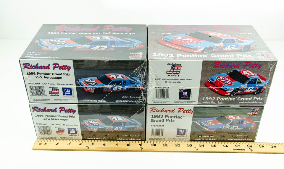 Salvinos 1/25 Scale Model Kit RPGP1983 - 1983 Pontiac Grand Prix