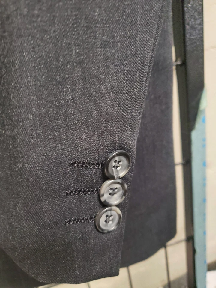 Traje Emanuel Ungaro Hombre 42L Gris Carbón Lana 3 Botones 2 Piezas 38x31 COMO NUEVO Foto 4 de 4