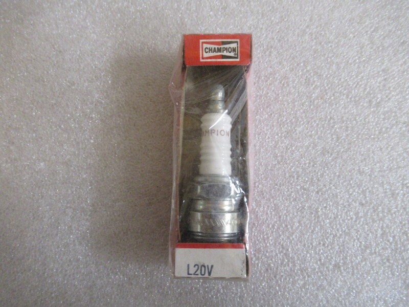 SP13 Genuine Champion 837 L20V Nickel Spark Plug OEM New Factory Boat Parts