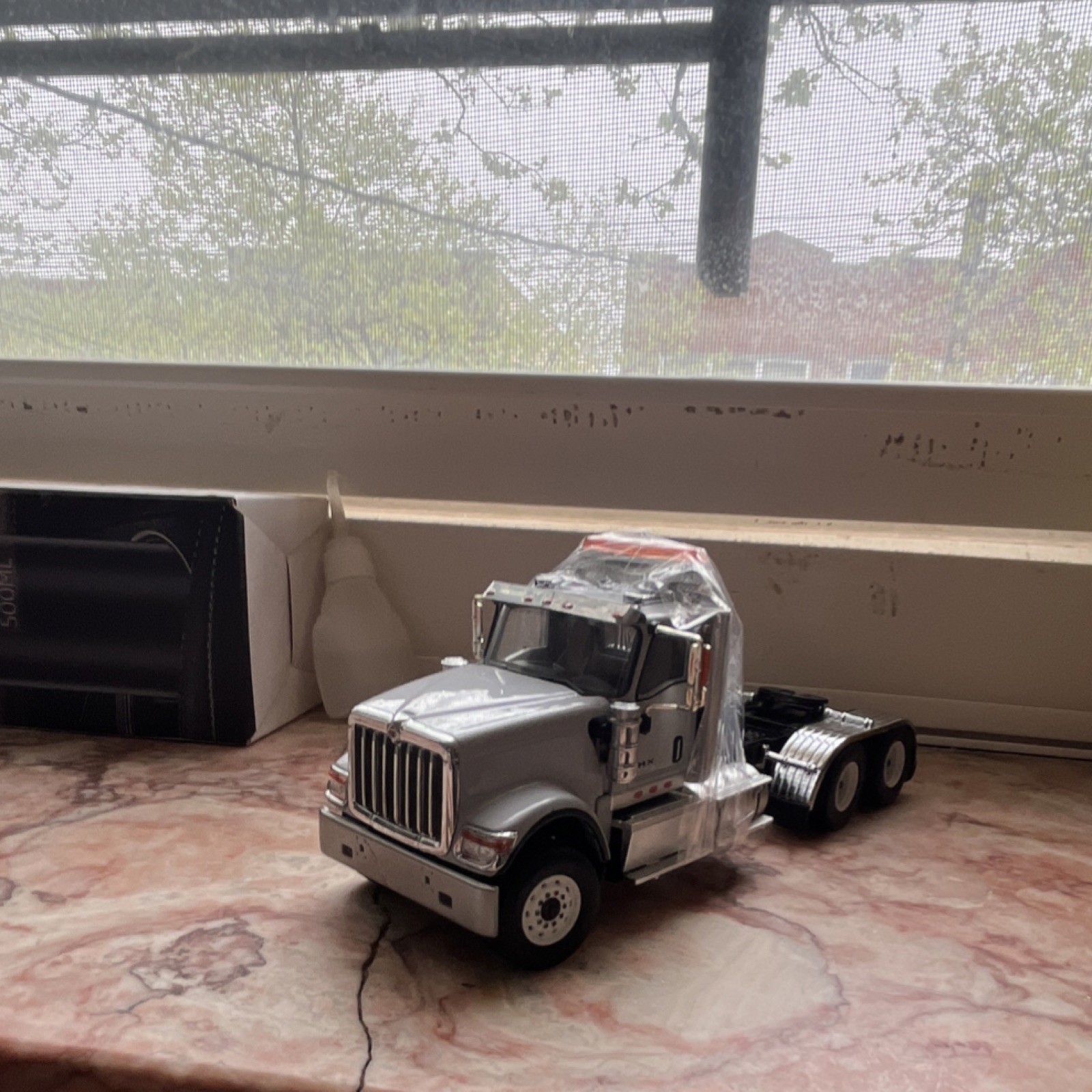 Diecast Masters 1:50 Scale International HX520 SFFA Day Cab Tandem Tractor