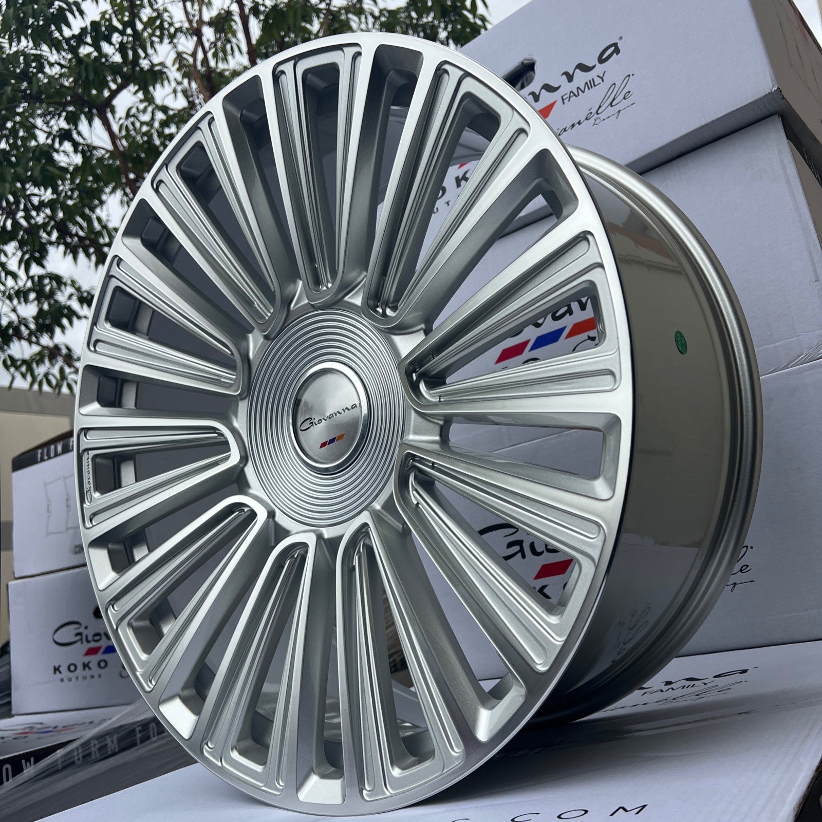 (4) 24X10 GIOVANNA TRENTO SILVER MACHINED RIM (5X120) RANGE ROVER ROLLS ROYCE X7
