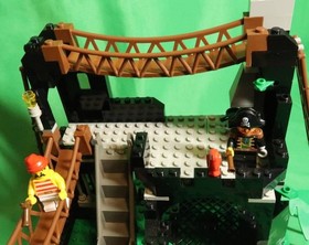 LEGO Rock Island Refuge 6273 Pirates Fortress Set