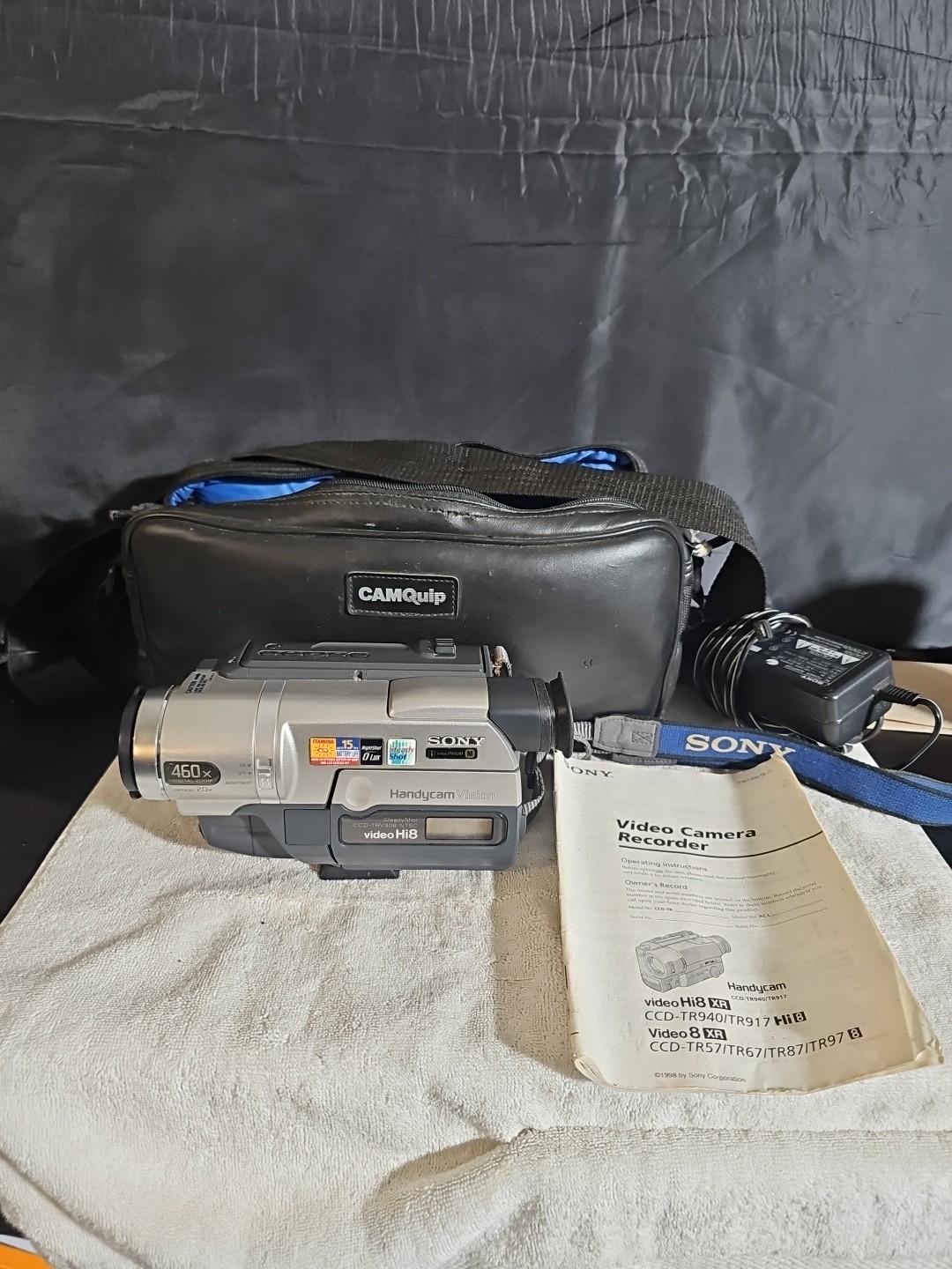 Sony Handycam NIGHTSHOT CCD-TRV308 Hi8 Camcorder Batt And Charger & Bag
