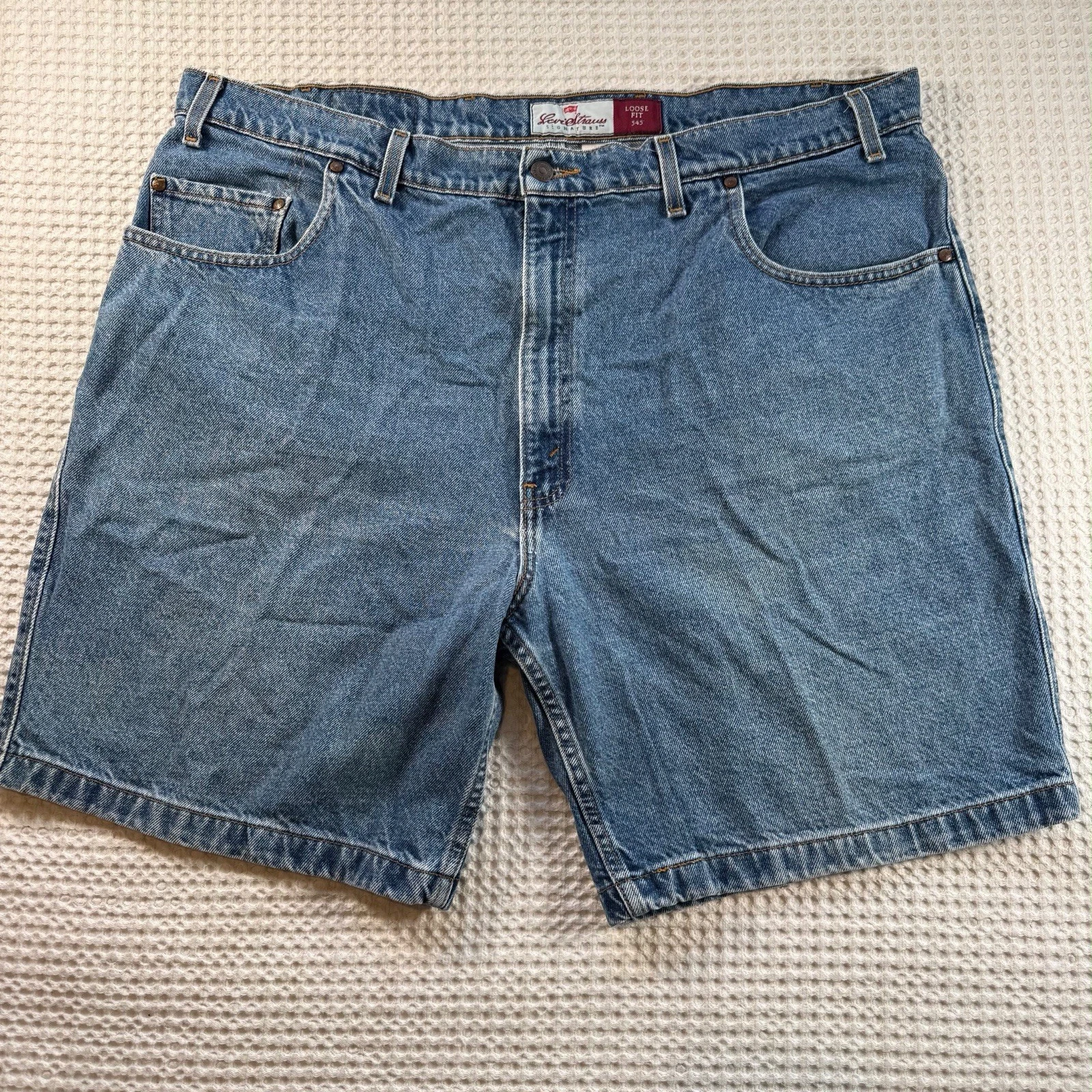 Levi’s Signature 545 Loose Fit Orange Tab Denim Shorts Men’s Size 44 Vintage