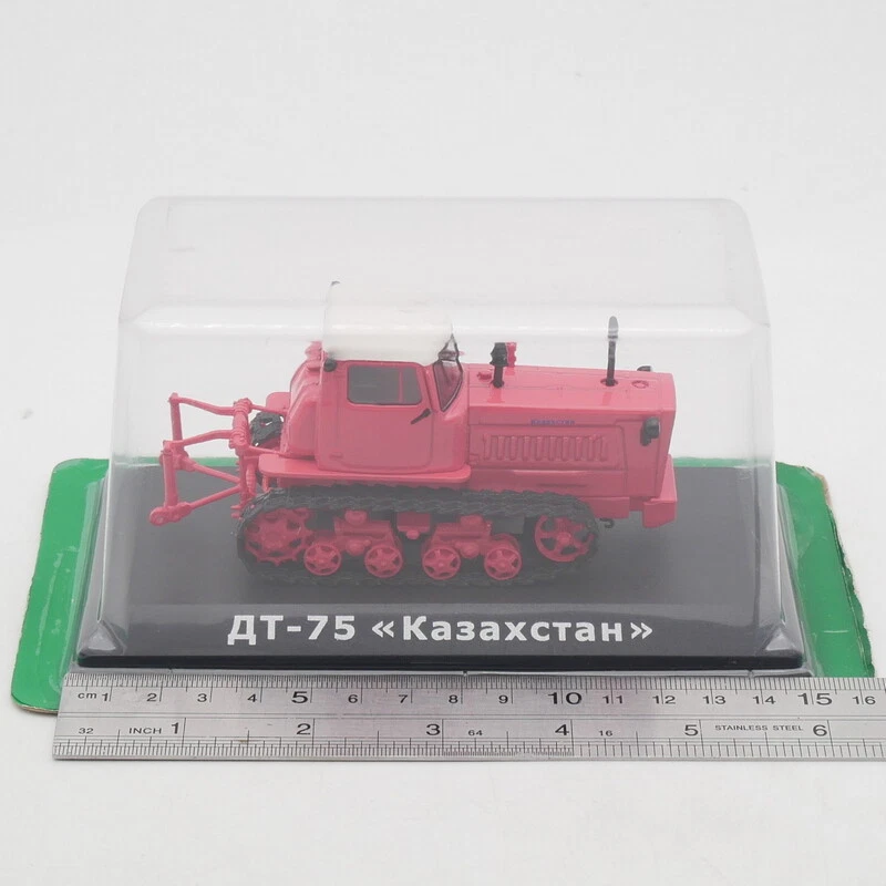 1:43 IXO DT-75 Казахстан Crawler Tractor Farm Vehicle Machines Diecast Model - Image 2 of 4