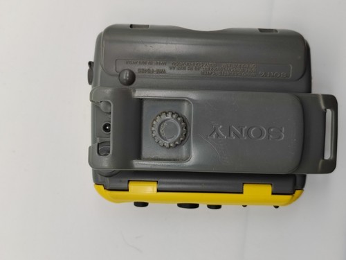 SONY SPORTS WALKMAN CASSETTE WM-FS495 TV/FM/AM RADIO PLAYER ACTION GRIP. SPINS - Picture 9 of 11