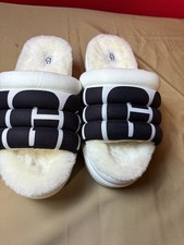 UGG Maxi Sheepskin Fluff slide slippers