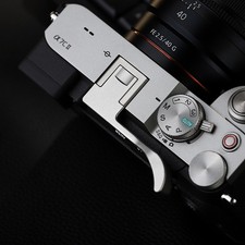 Haoge Metal Hot Shoe Thumb Up Rest Hand Grip for Sony A7CII,a7CR,Camera Silver