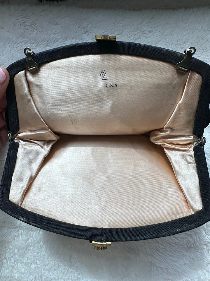 Vintage HL black purse with gold chain 1950's - Image 2 of 4