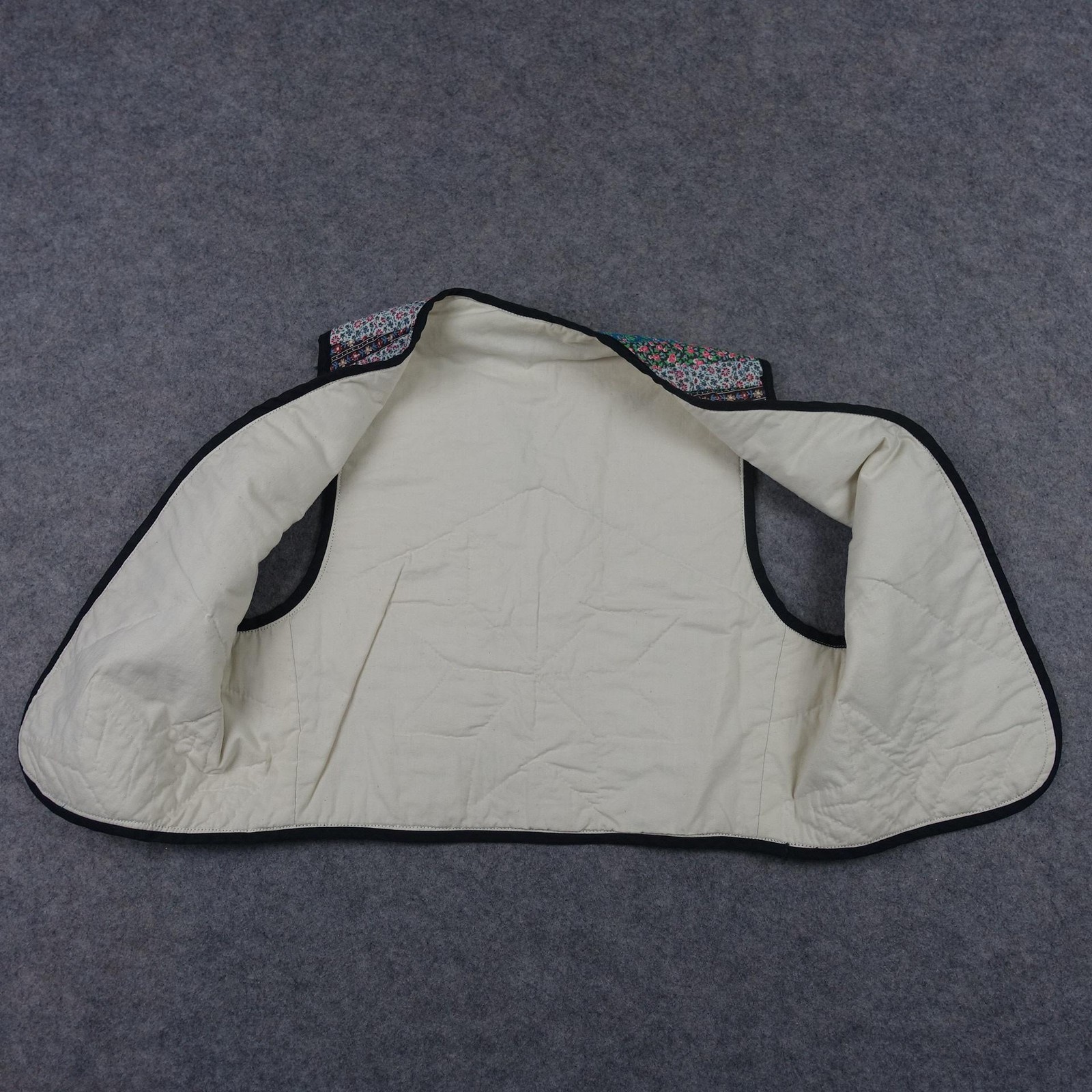 Handmade Patchwork Quilted Vest Womens Medium Bei… - image 8