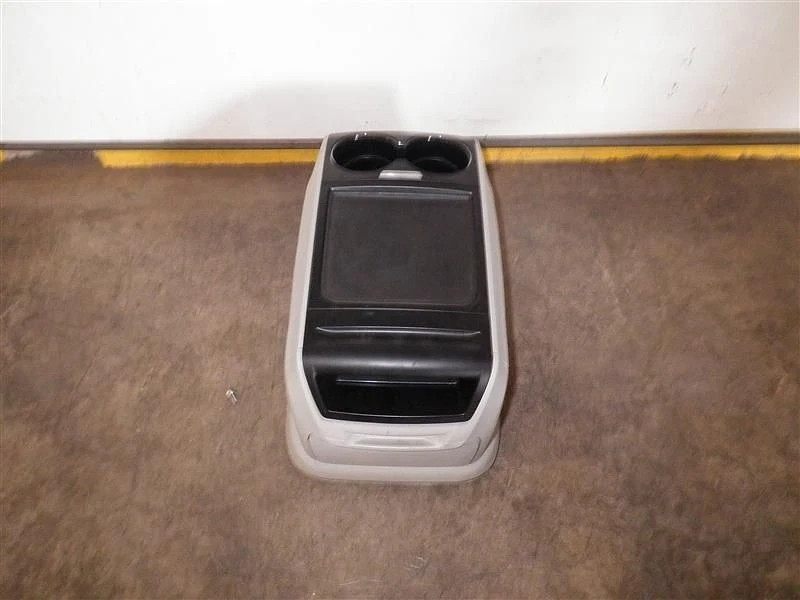 Toyota Sienna 2011-2020 consola fija piso delantero sin sistema de entretenimiento Foto 2 de 2