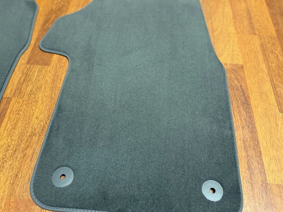 VW Transporter Multivan T7 2022-2024 Genuine Front Carpets 2pcs SeT - Image 3 of 4