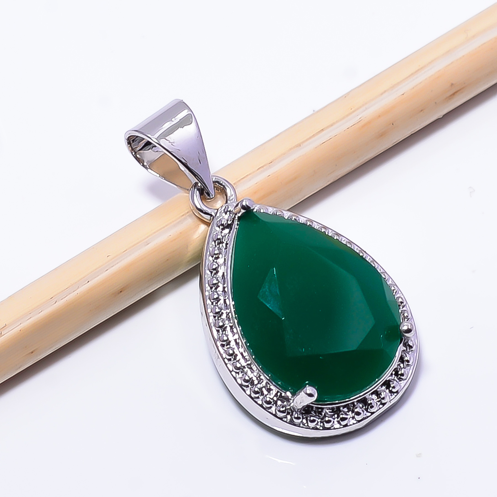 Emerald Simulated Gemstone 925 Sterling Silver Pendant 1.09