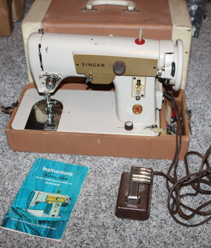 Vintage Singer 223 RFJ12-8 Portable Sewing Machine w/Case