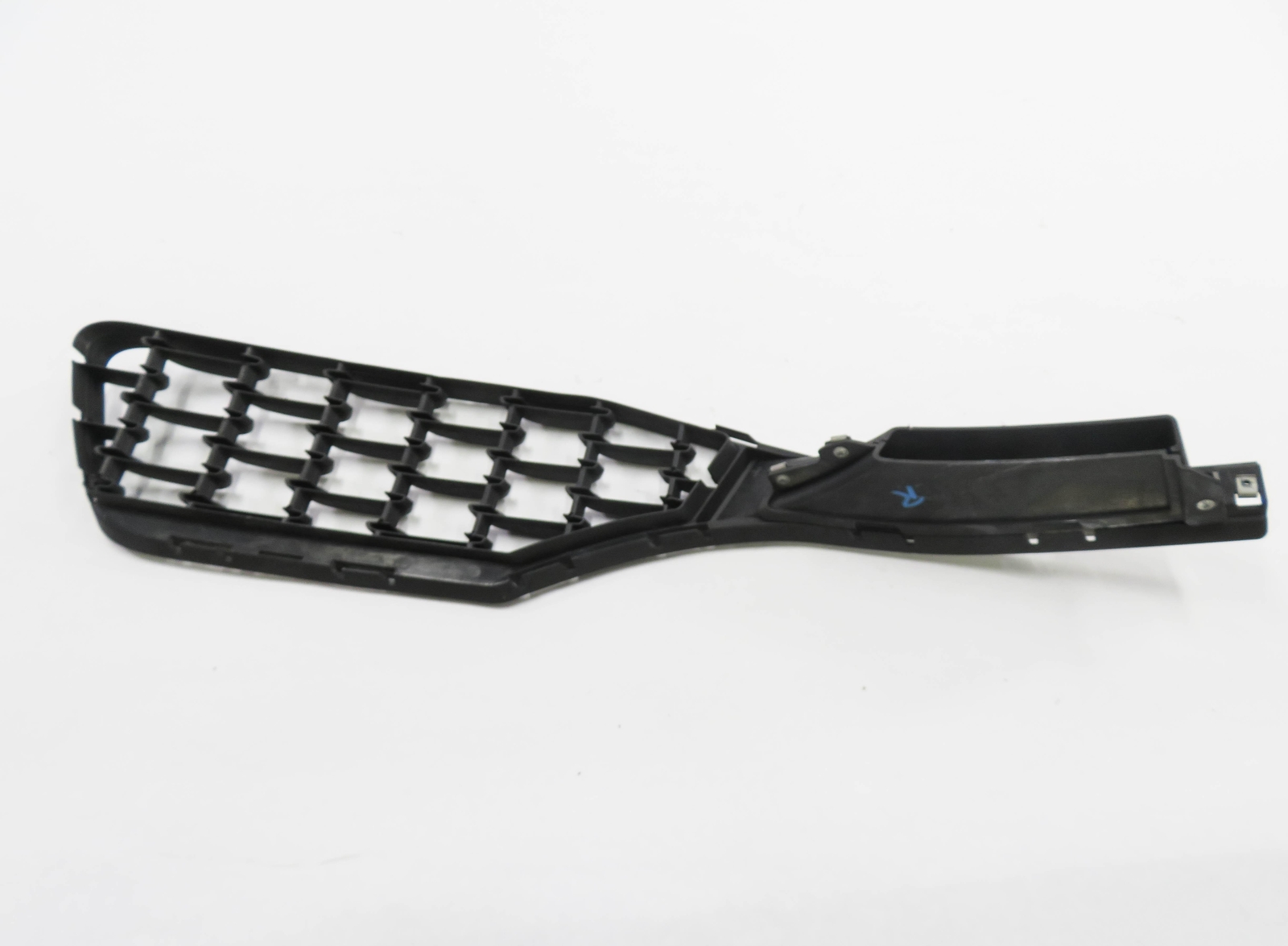 2018 MASERATI QUATTROPORTE S (M156) RIGHT FRONT PASSENGER LOWER BUMPER GRILLE