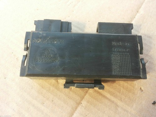 VW CORRADO/PASSAT B3 REAR TAILGATE / BOOTLID INNER LIGHT BULB HOLDER 333945259