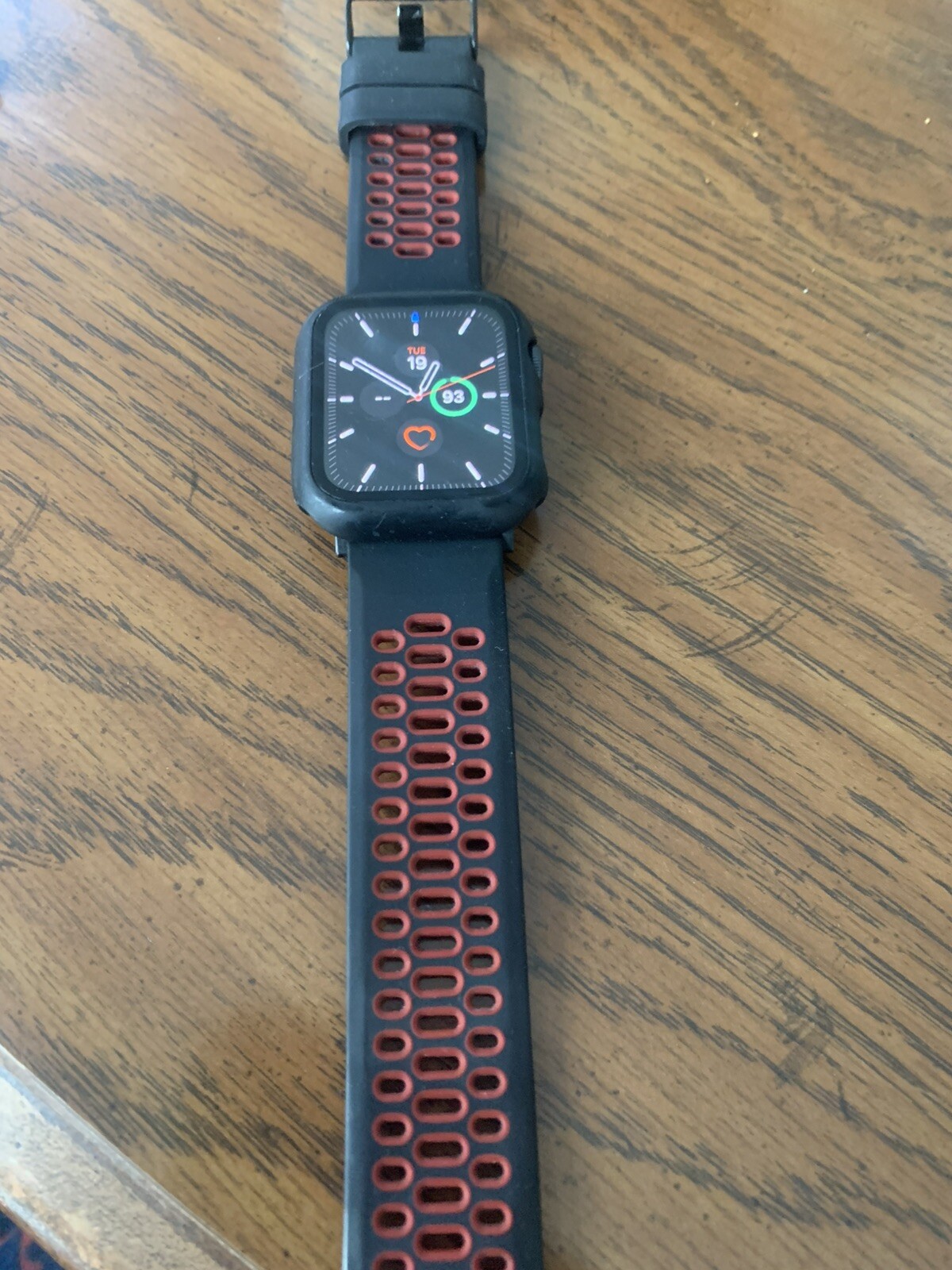 Apple Watch SE 44mm Space Gray Aluminum Case Black Sport Band Regular Model-image