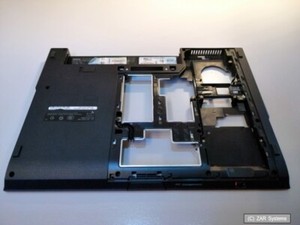 Original Ersatzteil für DELL Latitude E5500: Base Cover, Bottom, Boden gebr.